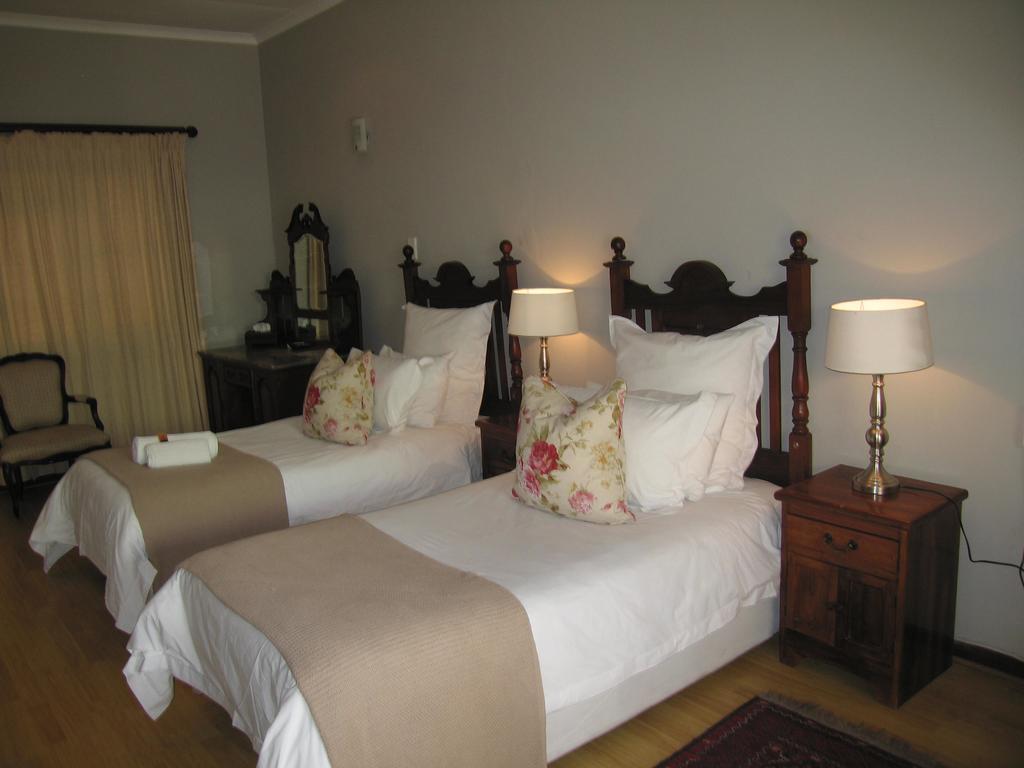 Beaufort Manor Country Lodge Бофорт-Уэст Экстерьер фото